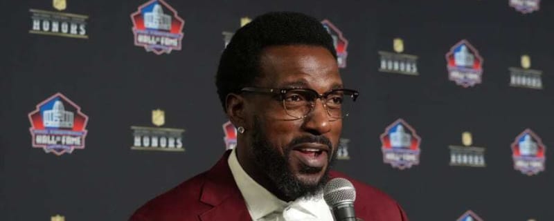 LOOK: Former Ole Miss LB Patrick Willis Inducted Into Pro Football Hall of Fame
