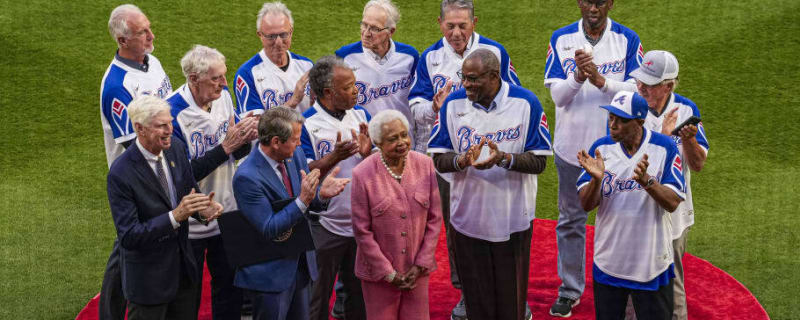 Here’s Why Hank Aaron’s Stats Won’t Change with MLB’s Addition of the Negro Leagues To The Record Books 