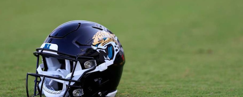  Jaguars Complete Interview With Bengals&#39; Trey Brown