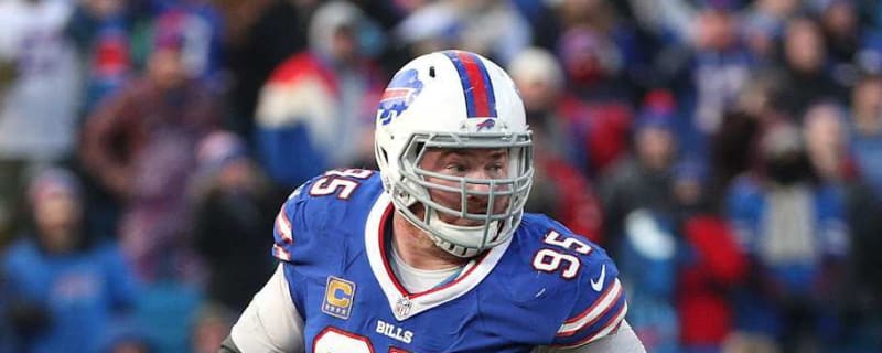 Legendary Bills DL fires up fans with pre-game speech