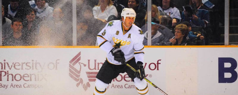 Who is NHL&#39;s Greatest American-Born Player?