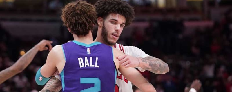 LaMelo Ball reacts to Lonzo Ball&#39;s first game back in the NBA after two years