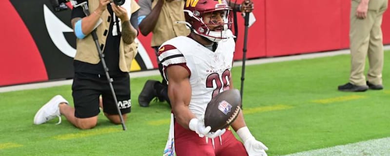 Commanders &#39;Captain&#39; Has Breakout Game in Win vs. Cardinals