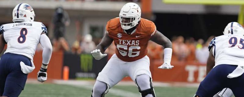 Texas Longhorns OL Cameron Williams Returns vs. Florida Gators