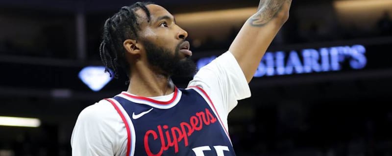 Mavericks Play Tribute Video For Derrick Jones Jr. In First Clippers Matchup