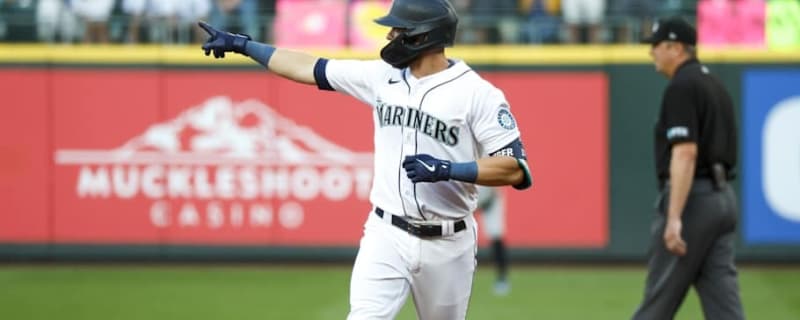 Seattle Mariners Outfielder Dealing with Shoulder Injury as Opening Day Nears