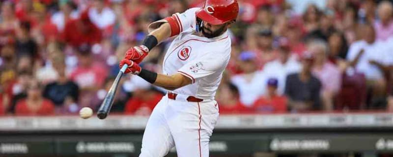 Cincinnati Reds Sign Edwin Rios to Minor League Deal