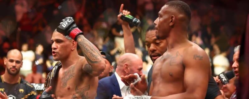 Herb Dean Reflects on UFC 300 Finish: &#39;I Don&#39;t Know That Jamahal Hill Hates Me&#39;