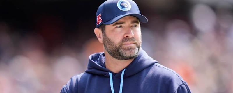 Titans Coach Defends Assistant