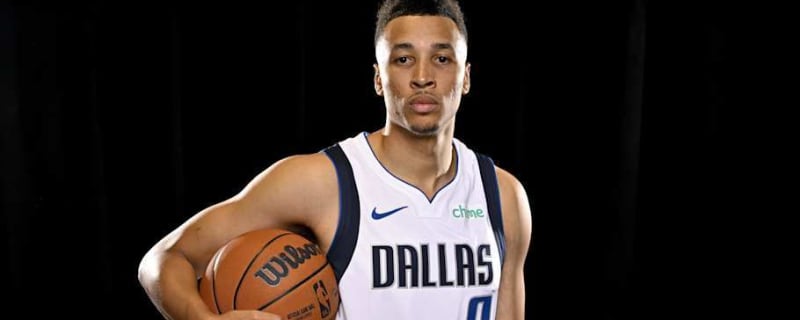 How did Dante Exum perform in his season debut for the Mavericks?