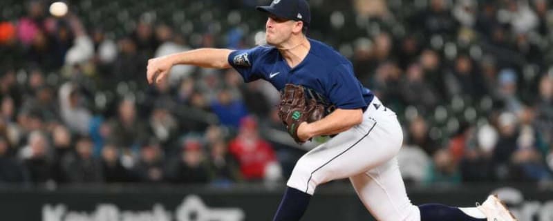 Former Seattle Mariners Pitcher Signs Deal with Division Rival