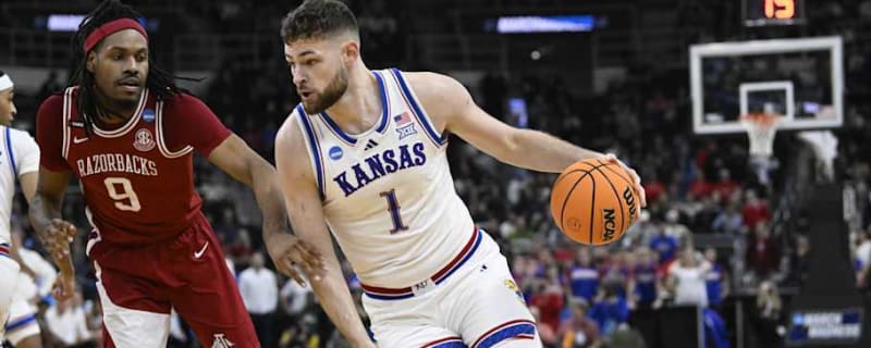 Social Media Reactions To Kansas Star Hunter Dickinson's Career Coming to an End