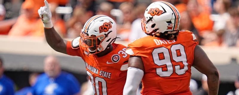 Oklahoma State Star LB Leaves Arkansas Game with Injury
