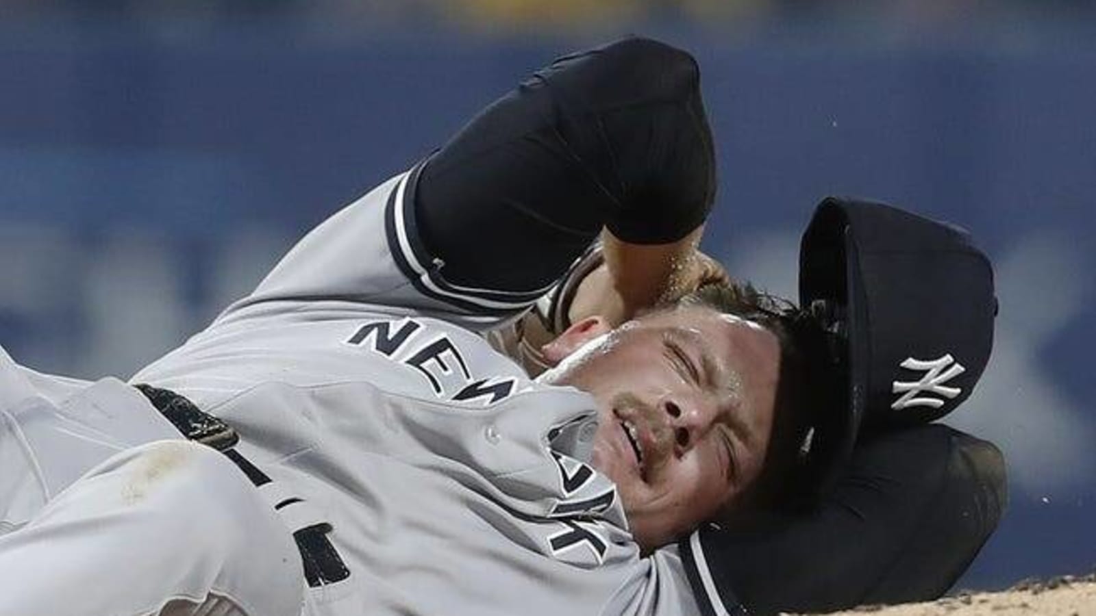 Yankees' Anthony Misiewicz hit in head with liner, carted off field