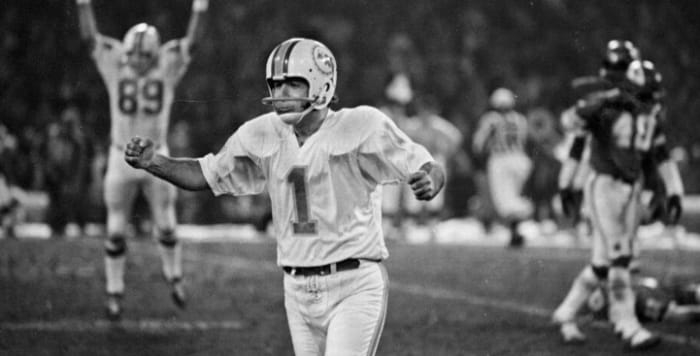 NFL: Miami 27, Kansas City 24, 2OT, 1971