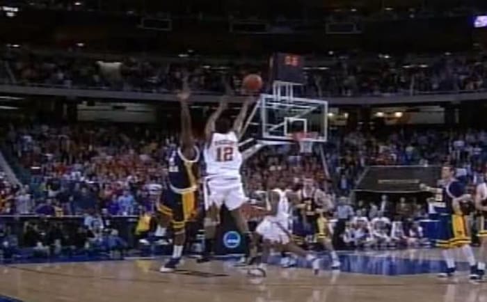 Paulino shoots Texas over West Virginia (2006)