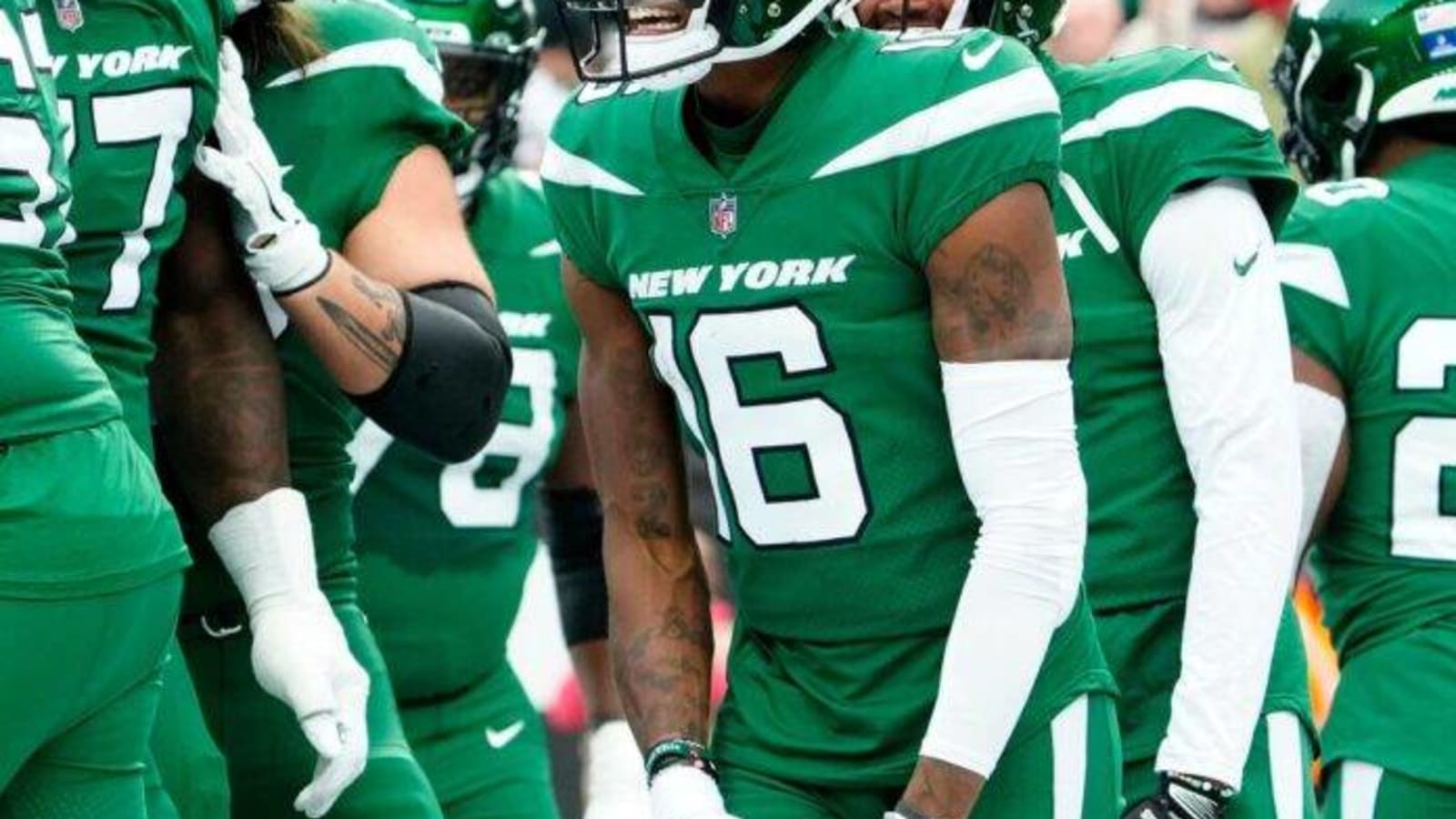 Surprising Jets Wide Receiver Is Impressive This Off Season