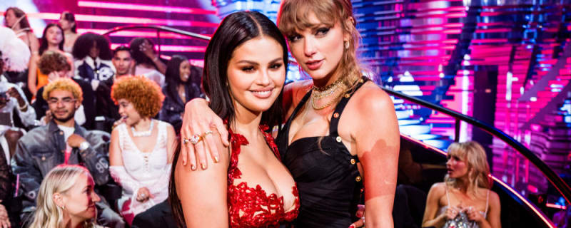 Taylor Swift arrives in convoy of SUVs for Selena Gomez’s nuptials