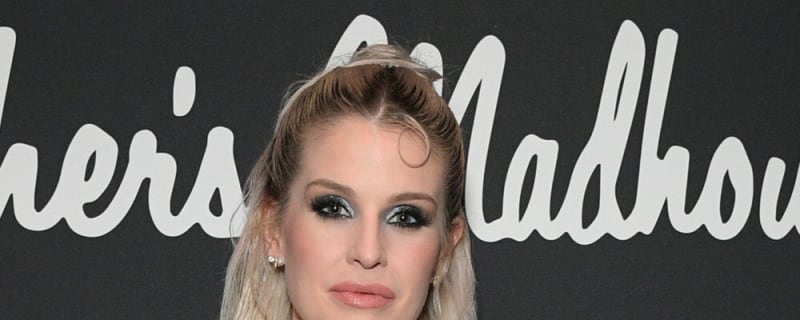 Kelly Osbourne accepts lifetime achievement award on behalf of late father Ozzy Osbourne