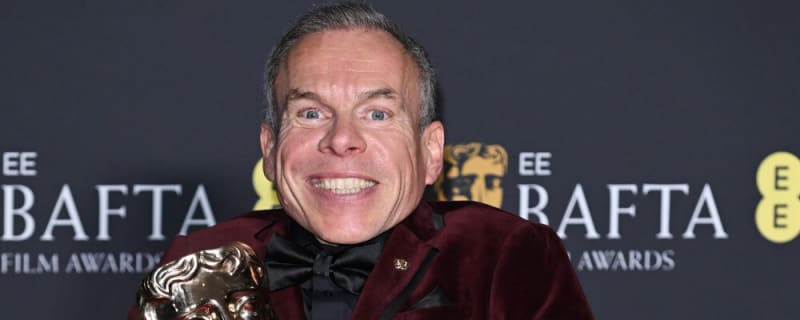 Warwick Davis remembers &#39;leader of the army&#39; Val Kilmer
