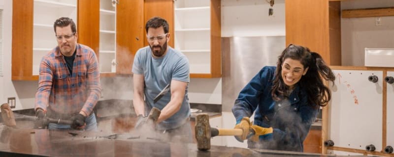 ‘Celebrity IOU’: Sarah Silverman Panics After Smashing Up Best Friend’s Kitchen (Video)