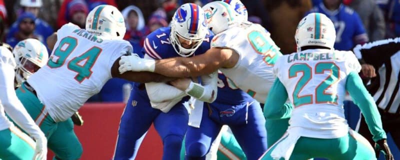 Dolphins' Christian Wilkins sits amid contract negotiations