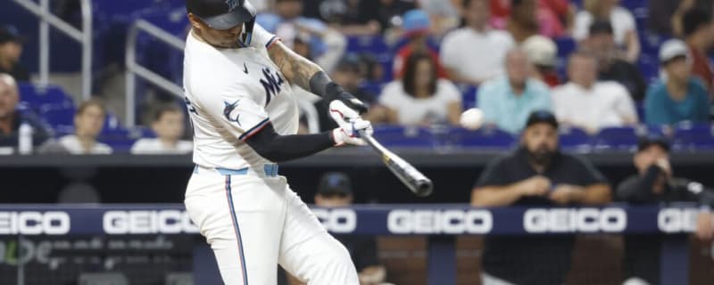 Marlins DFA Veteran Catcher Due to Low Offensive Output