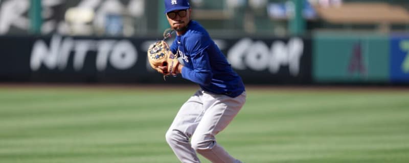 Dodgers Could Look to Pursue Another Infielder This Offseason