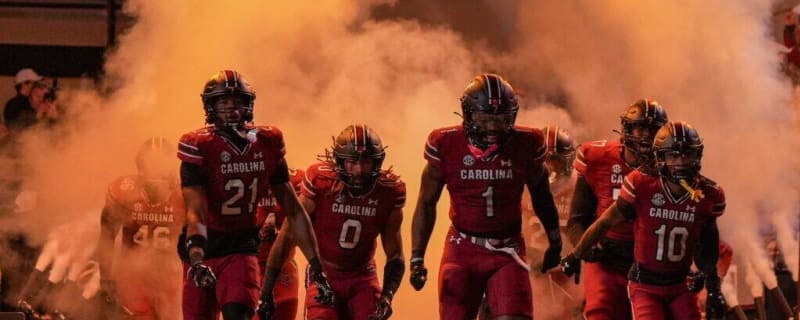 Gamecocks Keep Defensive Line in Tact