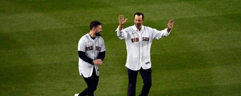 Jason Varitek's wife blasts Curt Schilling for Tim Wakefield cancer reveal