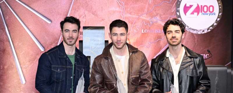 Joe Jonas Reacts After Fans Slam Jonas Brothers&#39; Surprise World Series Show