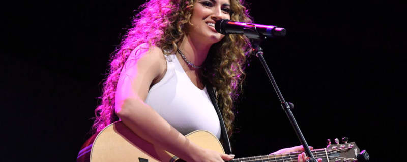 Watch Tori Kelly Effortlessly Nail Mariah Carey&#39;s &#39;Lead The Way&#39; Riff 