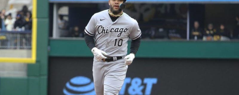 White Sox' Yoan Moncada exits Cactus League game with stiffness in lower  back - Chicago Sun-Times