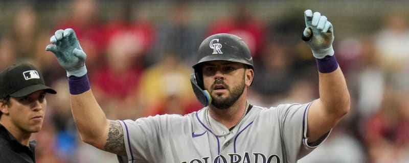 Mike Moustakas: Breaking News, Rumors & Highlights