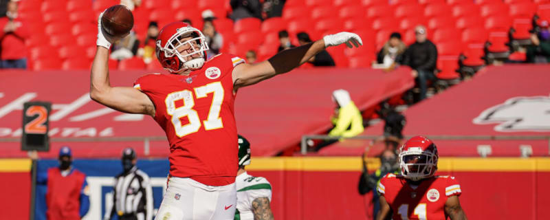 Tony Gonzalez makes Travis Kelce an offer that would be hard to refuse if he sets new Chiefs franchise record vs. Raiders