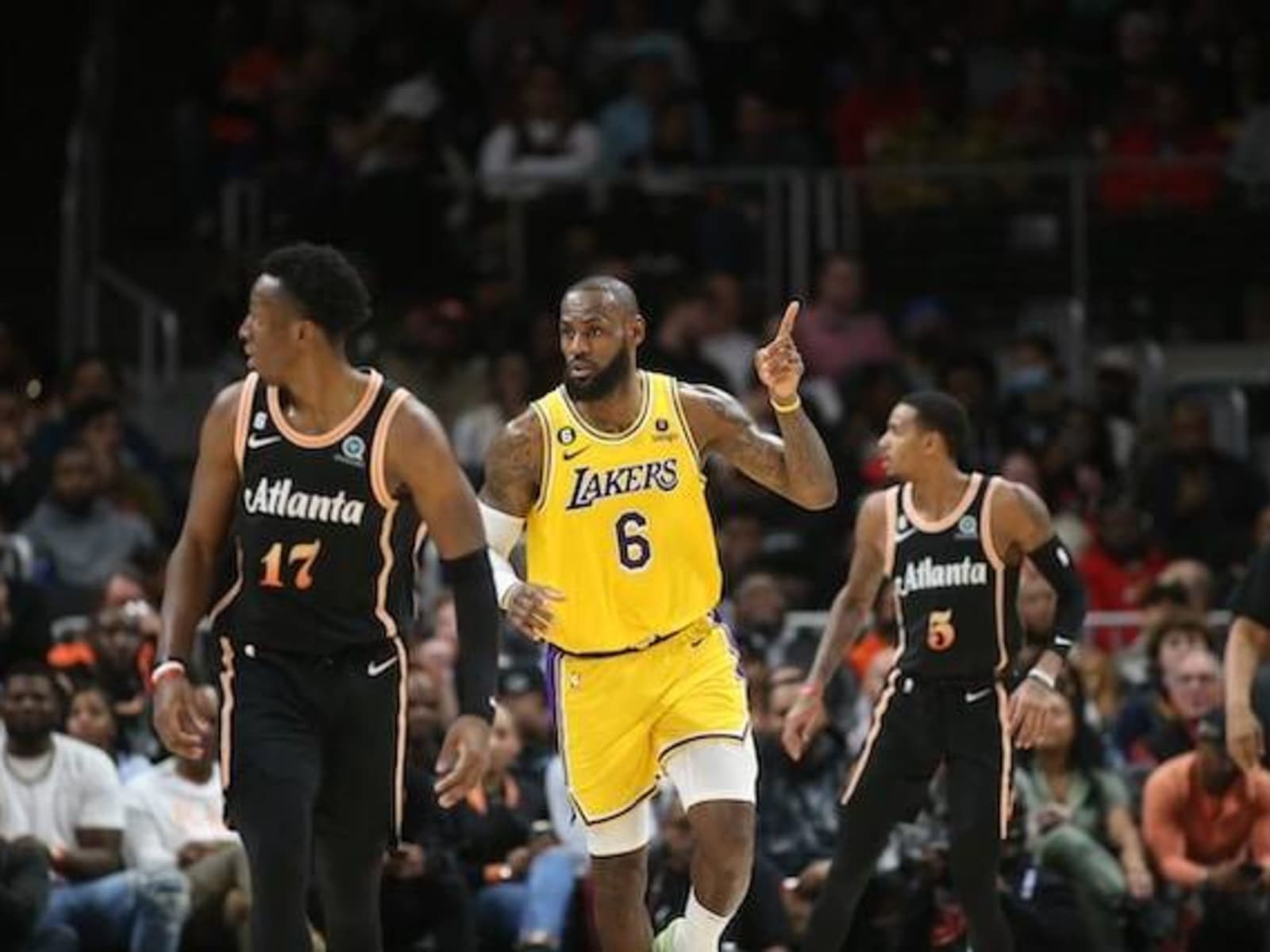LeBron James scores 47 points on 38th birthday in Lakers' win