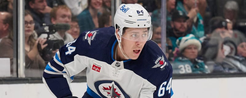 Jets defenseman out four weeks after knee surgery