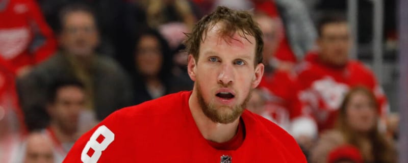 Veteran Justin Abdelkader signs in Switzerland