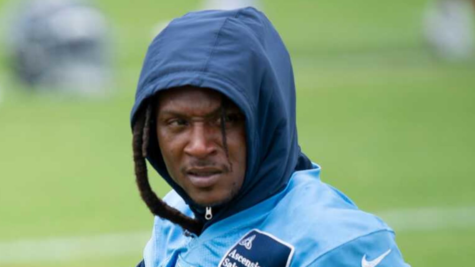Should the Titans be concerned about knee injury to star WR?