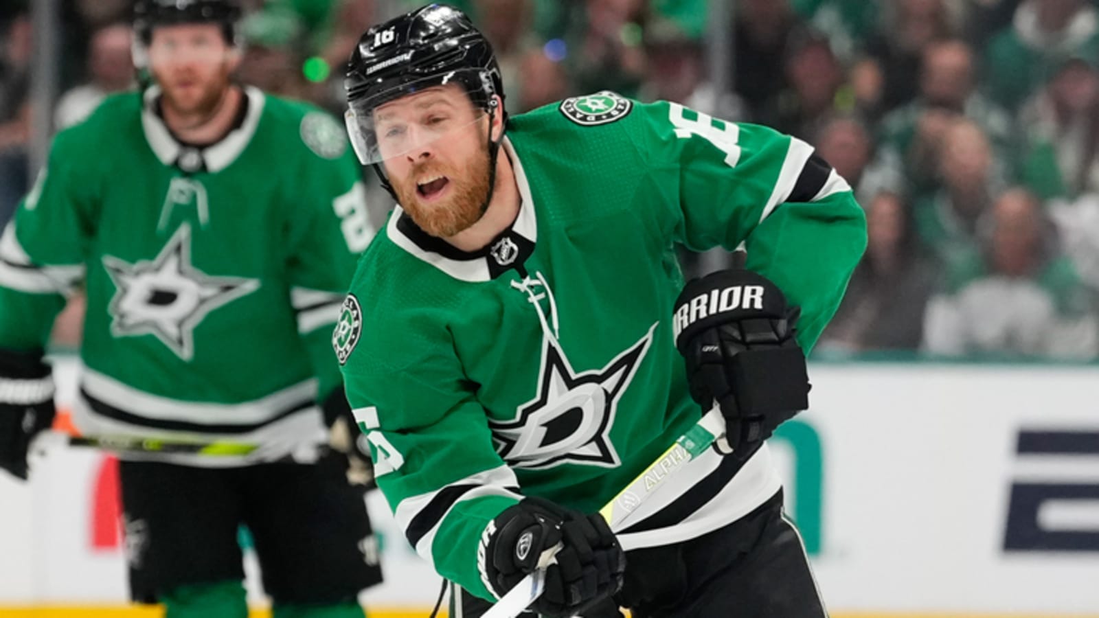 Stars expected to re-sign veteran center