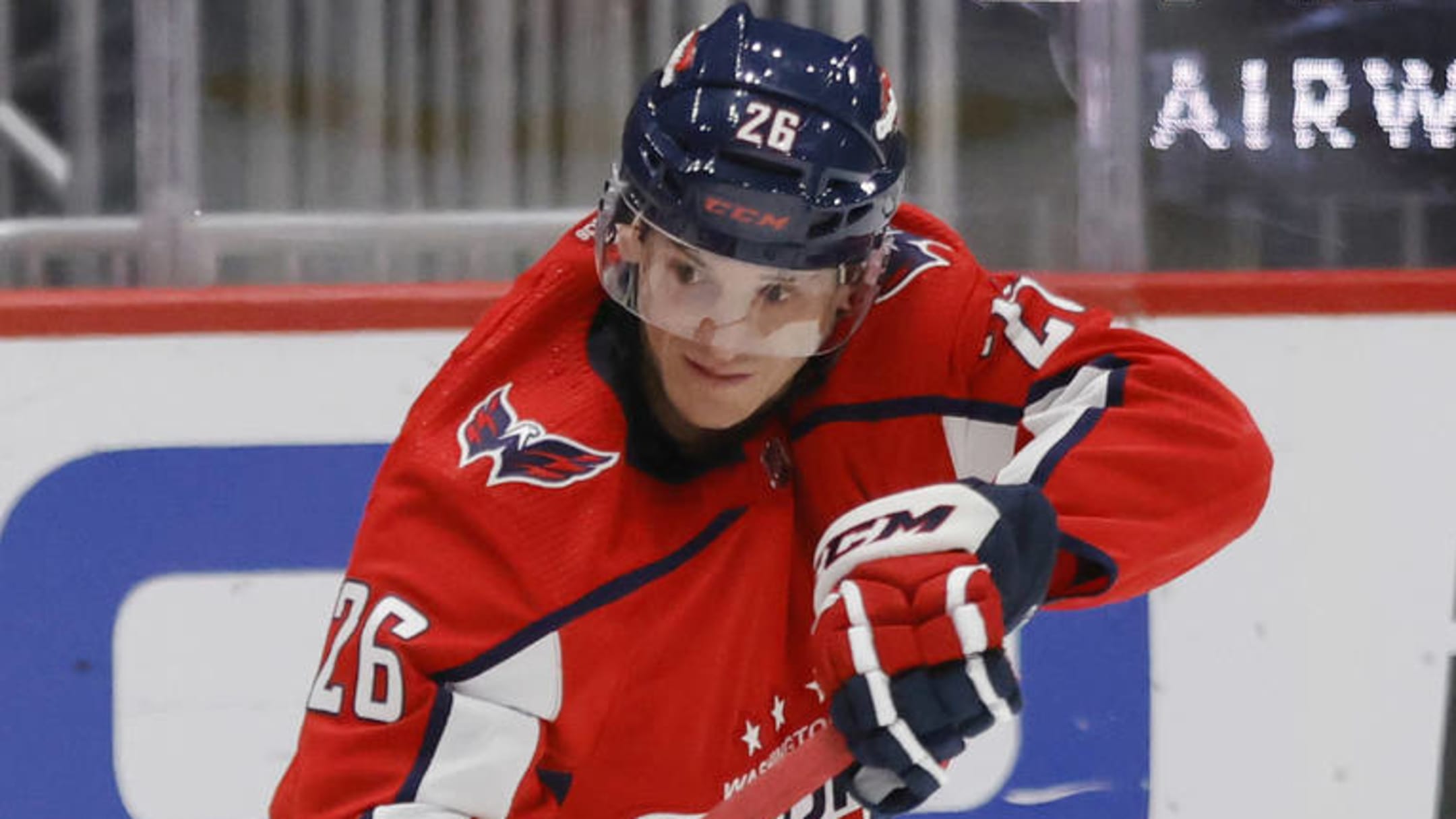 Nic Dowd explains why he re-signed with the Capitals
