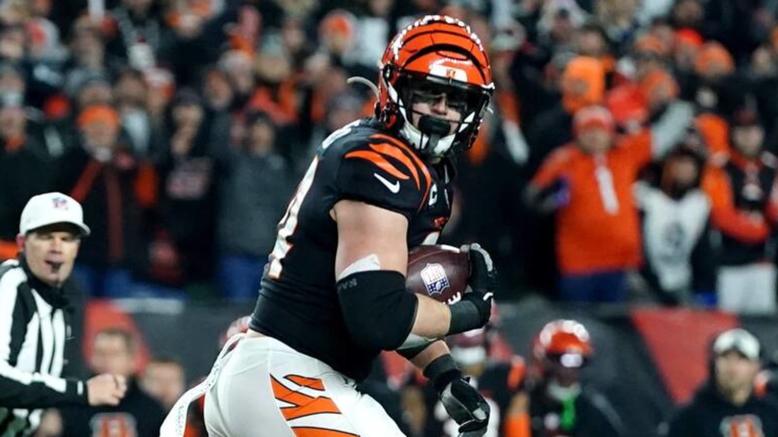 Cincinnati Reds Name Bengals Defensive End Sam Hubbard Honorary Captain For  'City Connect' Game - Sports Illustrated Cincinnati Bengals News, Analysis  and More