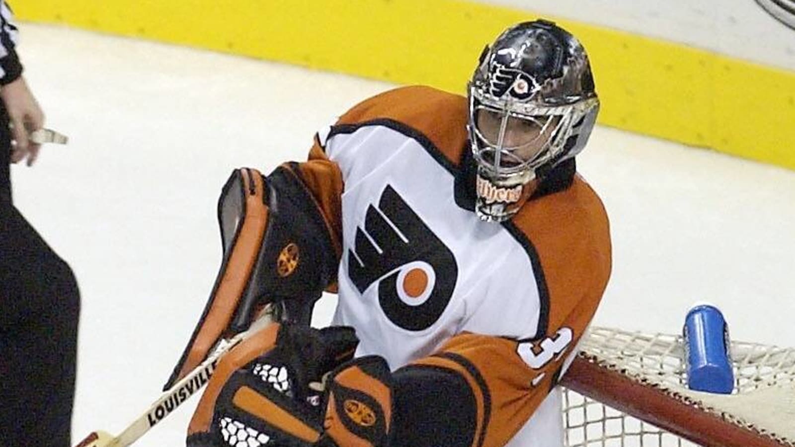 Former Flyers goaltender Roman Cechmanek dies at 52