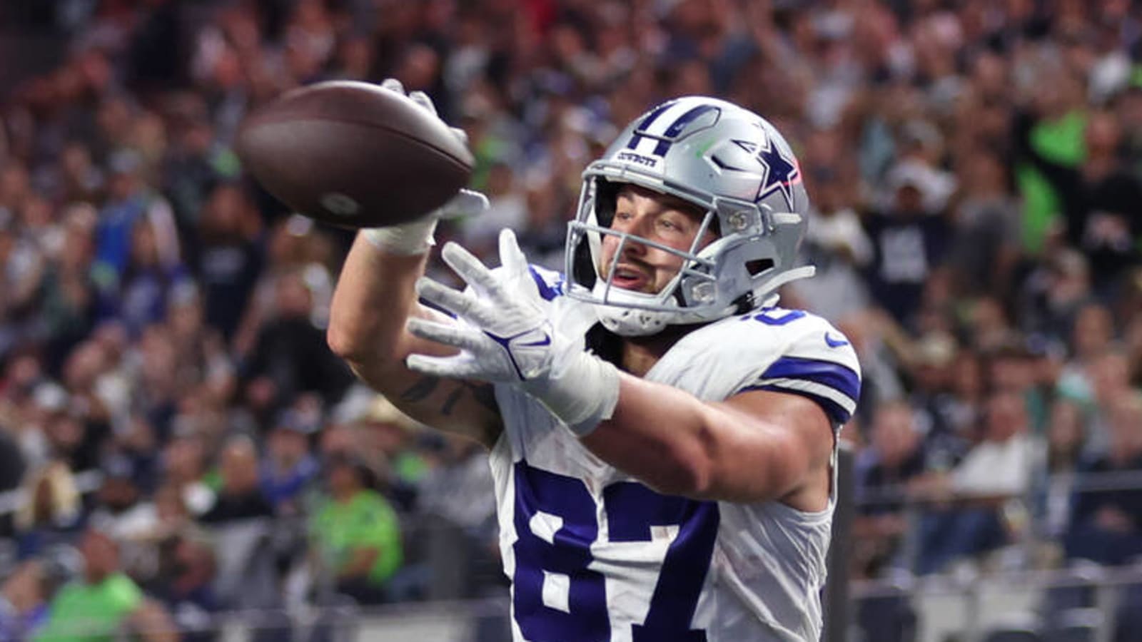Cowboys TE Jake Ferguson tapes pictures of Bills DBs to running back chute