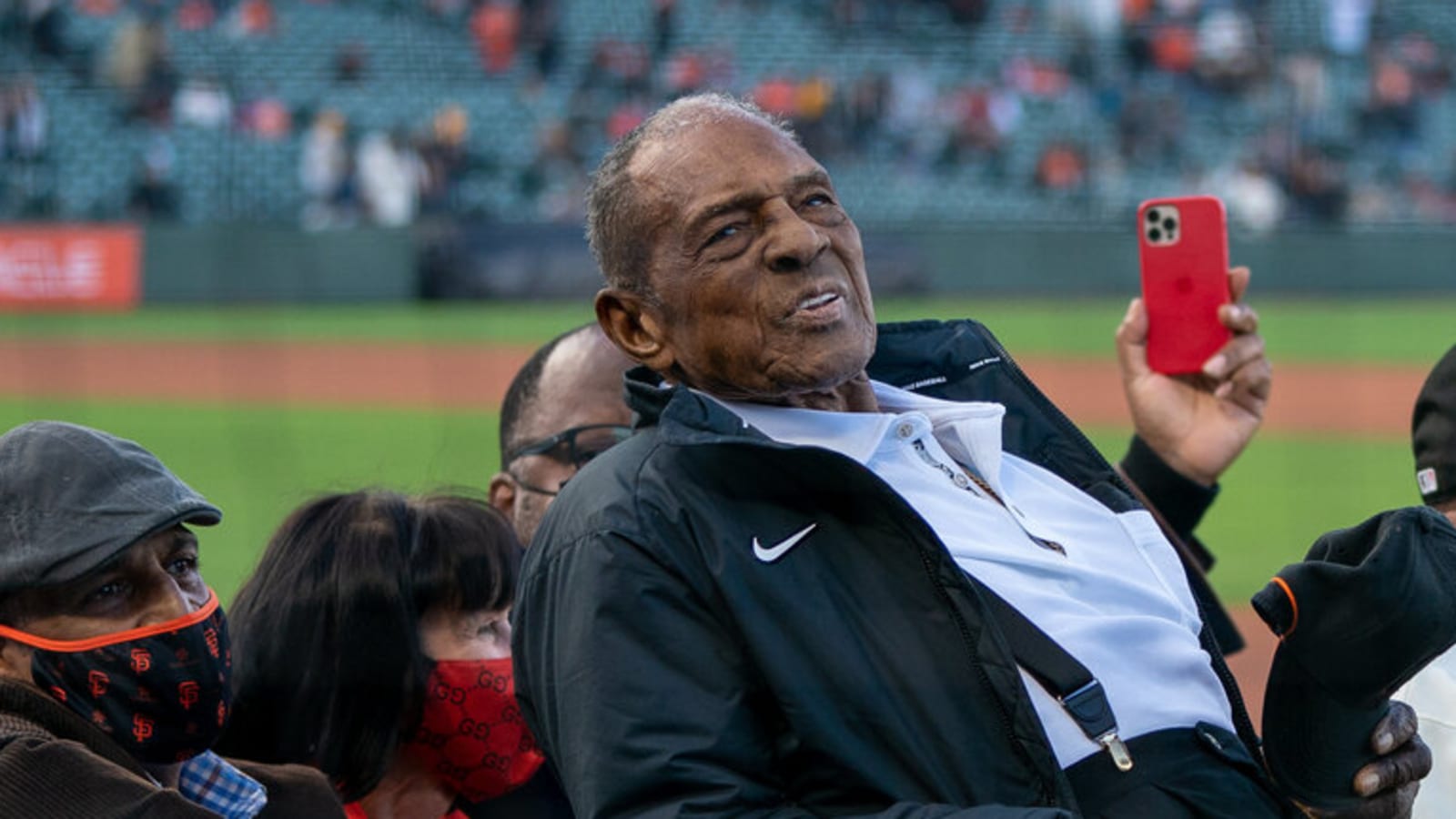 Giants legend Willie Mays dies at 93