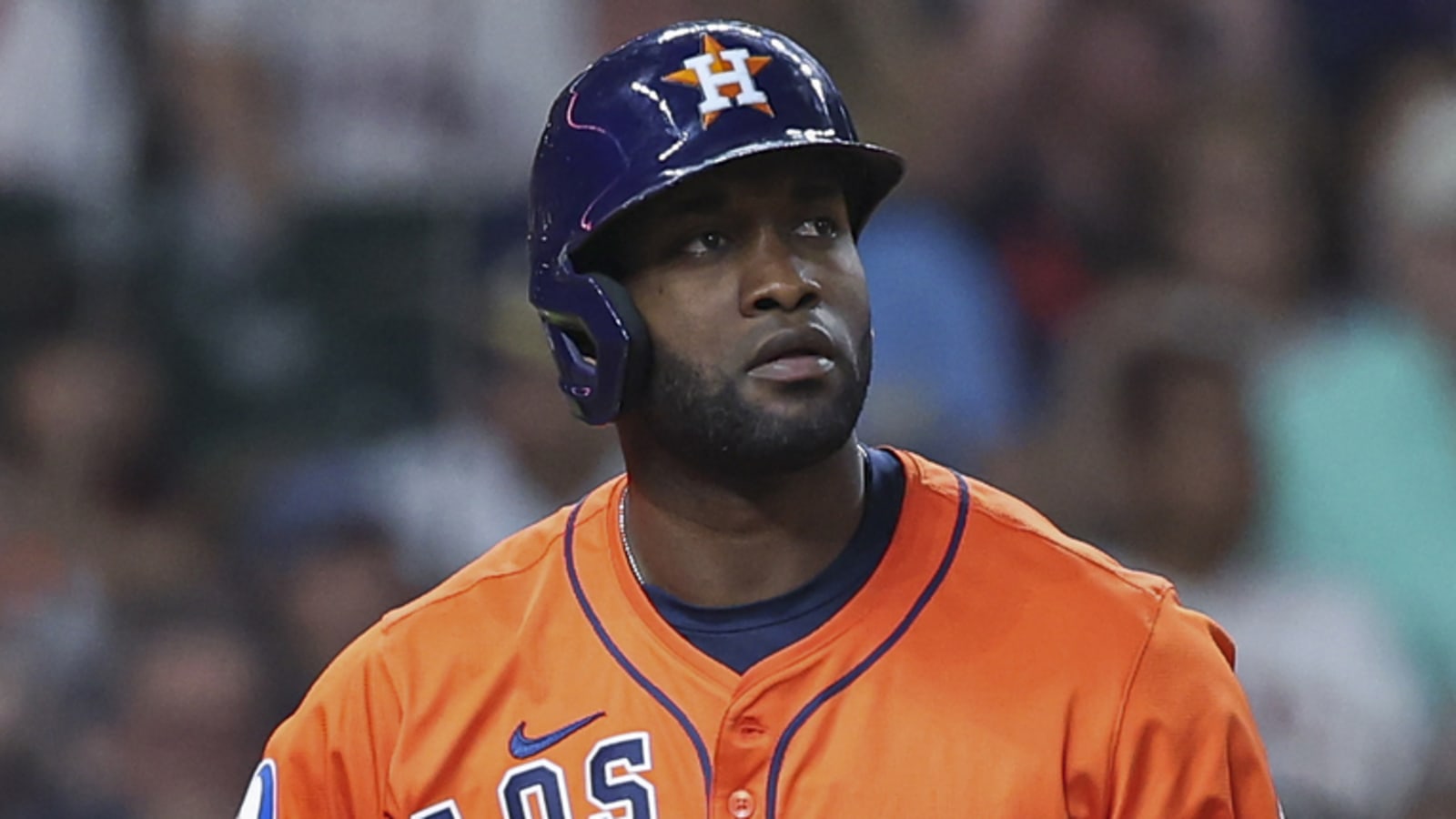 Astros slugger leaves game due to knee contusion