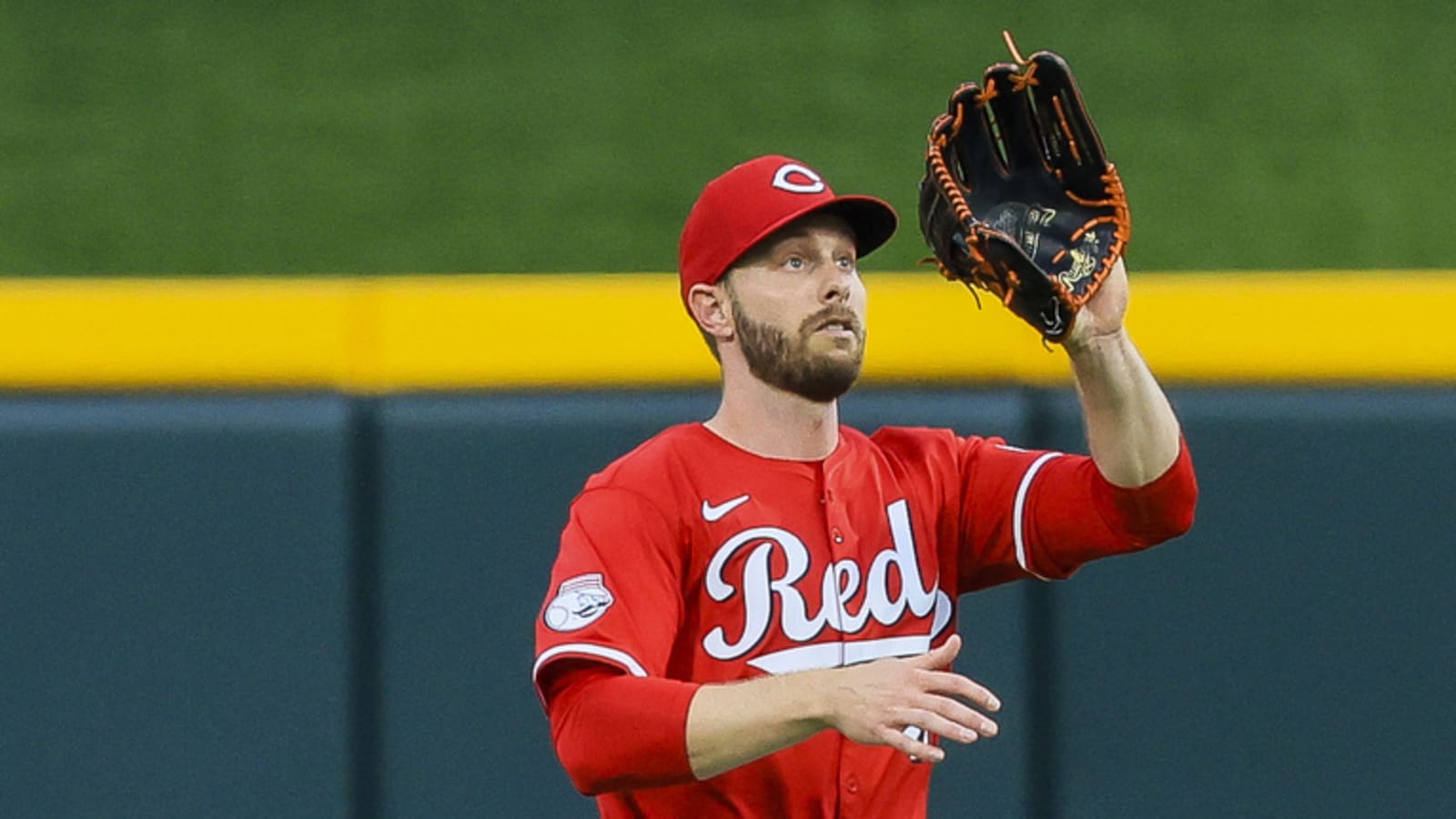 Orioles acquire pair of players from Reds