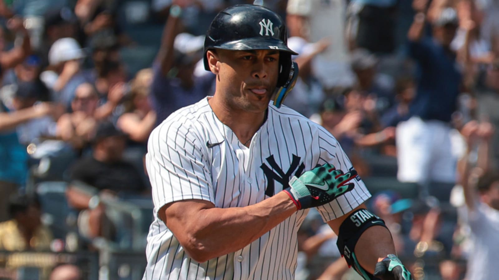 Giancarlo Stanton reaches notable milestone on 405-foot homer