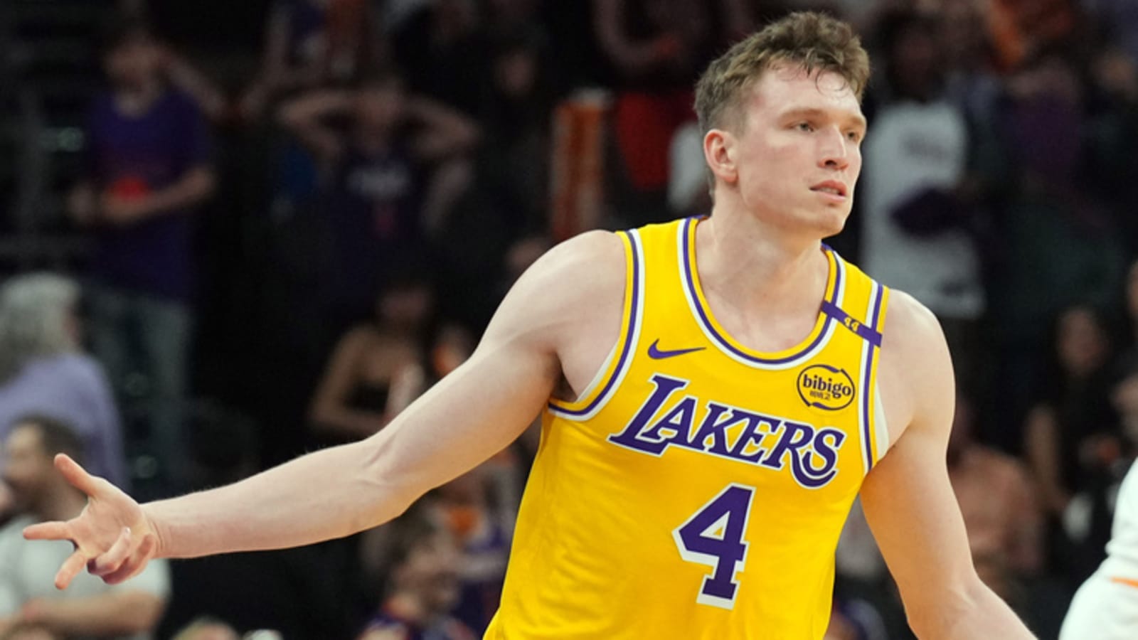 Lakers rookie makes eight threes, earns praise from LeBron James