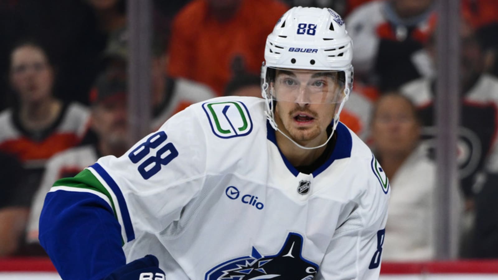 Canucks get back to full roster by recalling two players